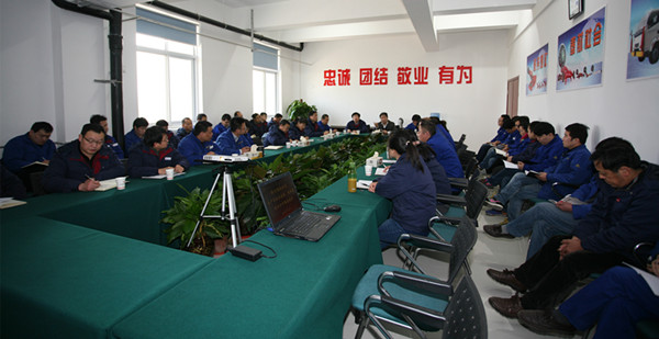 公司在生產(chǎn)系統(tǒng)召開找差距、查原因、想辦法專題座談會(huì)