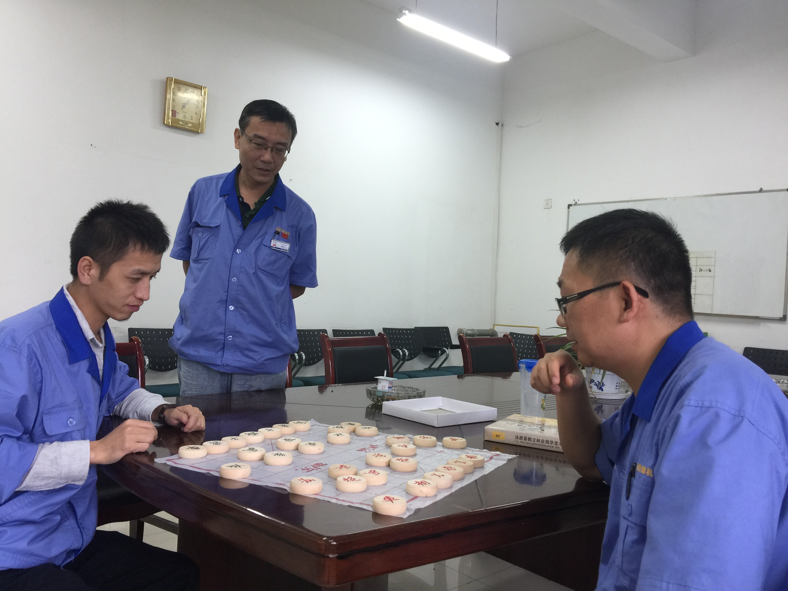 公司生產(chǎn)技術(shù)部舉辦迎國(guó)慶員工跳象棋賽