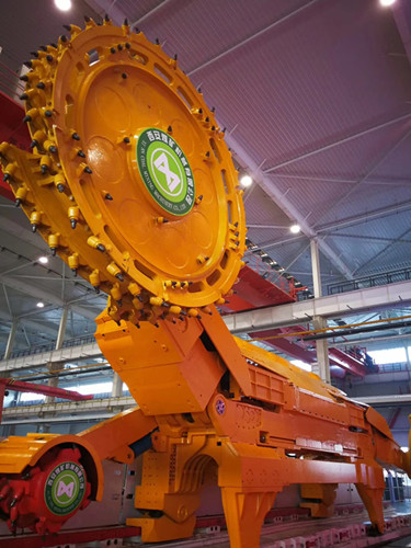 瞄準(zhǔn)國(guó)際先進(jìn)   制造精品機(jī)械  公司彎道超車加速度