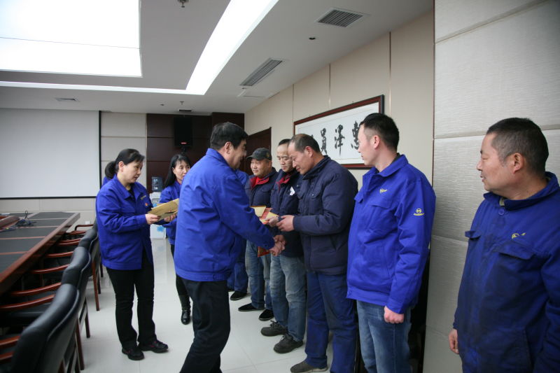 公司工會(huì)召開困難職工代表座談會(huì)
